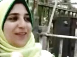 Il regista sfacciato scopa in faccia una ragazza innocente e film per adulti gratis costringe a leccarsi il culo