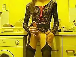 La video gratuiti per adulti pornostar bionda è disposta a farsi speronare dal suo amante fusto