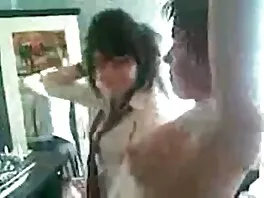 C'è un sesso film per adulti gratis di gruppo appassionato e bollente in questa stanza