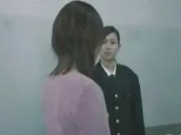 Il ragazzo fa in film per adulti in streaming modo che la donna prenda il controllo del suo cazzo eretto che la scopa