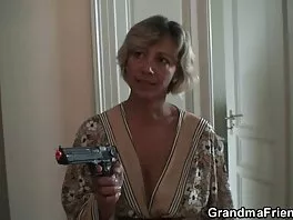 La signora bionda ha streaming film per adulti gratis curve del corpo incredibili e bellissimi tatuaggi