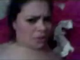 Adolescente bionda con un seno piccolo viene sbattuta da un amante più grande porno video per adulti