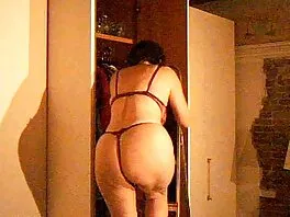 La donna con film porno gratis per adulti le tette rotonde ha il suo atto quotidiano di autocompiacimento