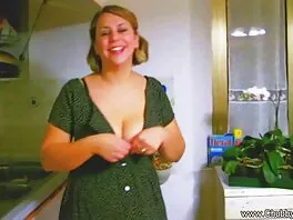 Due donne film per adulti in streaming calde fanno sesso lesbo in una giornata di sole