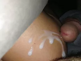 Miele maturo si diverte con film hard per adulti un'adolescente