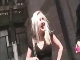 L'agente intelligente tenta il xxx film per adulti nuovo arrivato ingenuo nel sesso a pecorina