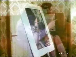 Cougar film porno per adulti ha un grande appetito sessuale e vorrebbe un po' di amore da lui