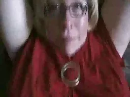 La ragazza deliziosa sta film in streaming per adulti ricevendo un grosso uccello nella sua ciliegia