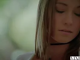 Il ragazzo si gode il pompino e all'improvviso entra video hard per adulti nel culo della ragazza