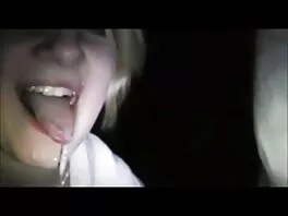 La MILF e la figliastra stanno facendo una cosa a tre con questo xxx film per adulti ragazzo