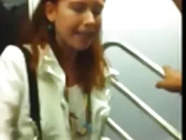 La ragazza più carina con la vita piccola non ha nulla contro lo schizzo con l'anale film per adulti gratis