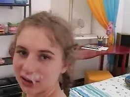 La splendida porno film per adulti teenager Kyler Quinn viene scopata in POV