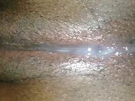 Una troia arrapata si fa scopare nella sala video hard per adulti da pranzo