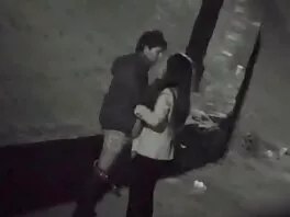 Tre brutte film porno per adulti ragazze lesbiche stanno giocando a giochi sporchi con i loro culi