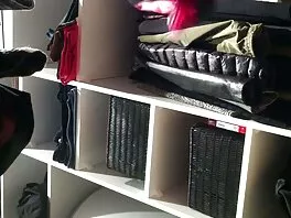 Il regista film streaming per adulti filma come il nuovo arrivato fa un bel pompino al suo assistente