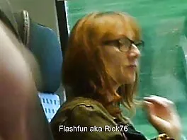 Ragazzo penetra la figa rasata della piacevole sorellastra davanti alla telecamera video gratis signore mature