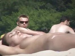 La cooze bionda era più che felice di prendersi cura di suo marito video gratuiti per adulti
